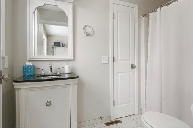 9 Gulliver Avenue, Salem, NH 03079