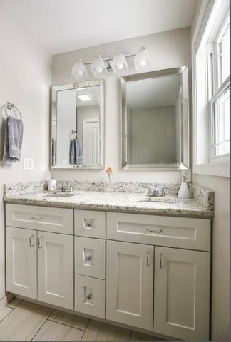 9 Gulliver Avenue, Salem, NH 03079