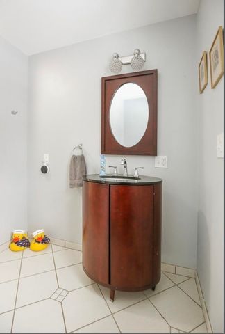 9 Gulliver Avenue, Salem, NH 03079