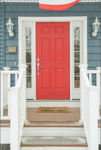 9 Gulliver Avenue, Salem, NH 03079