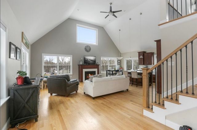 9 Gulliver Avenue, Salem, NH 03079