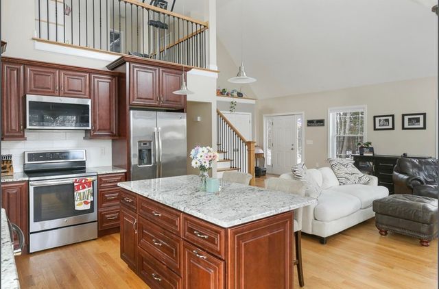 9 Gulliver Avenue, Salem, NH 03079