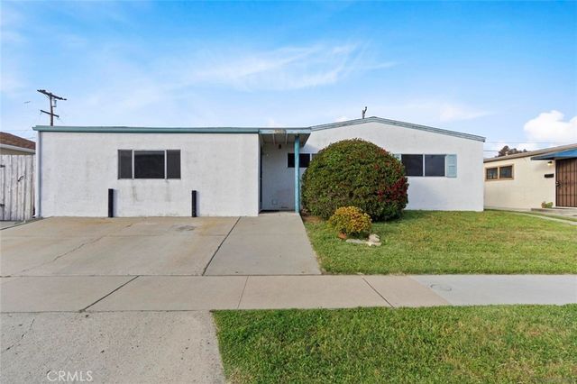 3284 Luna Avenue, San Diego, CA 92117