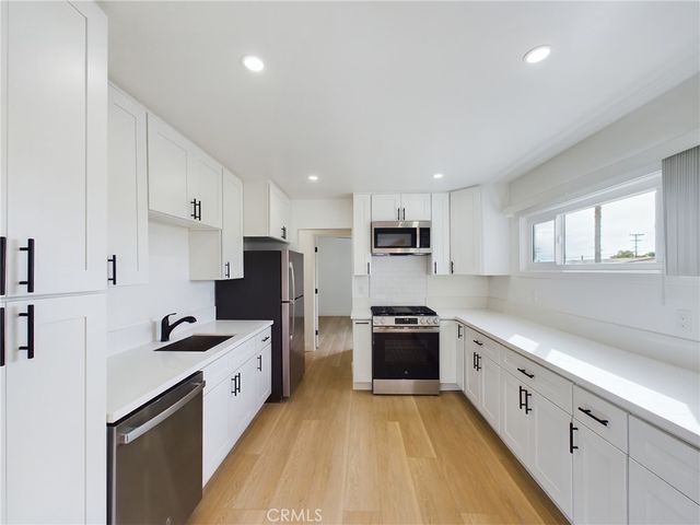 3284 Luna Avenue, San Diego, CA 92117