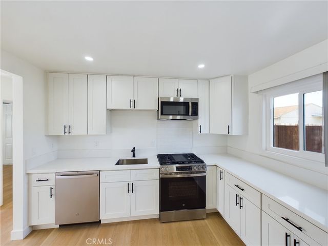 3284 Luna Avenue, San Diego, CA 92117