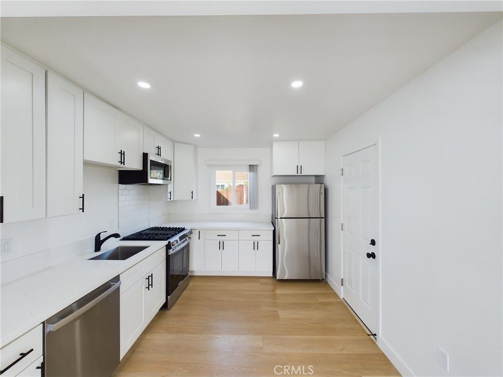 3284 Luna Avenue, San Diego, CA 92117