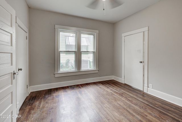 220 N Jackson Avenue, Joplin, MO 64801