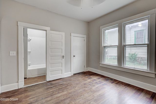 220 N Jackson Avenue, Joplin, MO 64801