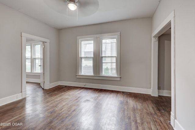 220 N Jackson Avenue, Joplin, MO 64801