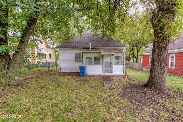 220 N Jackson Avenue, Joplin, MO 64801