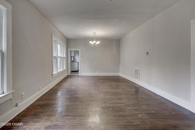 220 N Jackson Avenue, Joplin, MO 64801