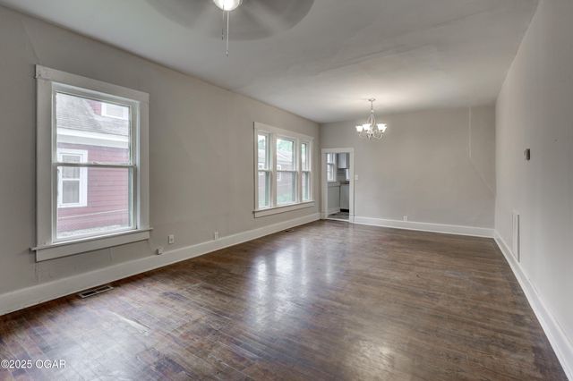 220 N Jackson Avenue, Joplin, MO 64801