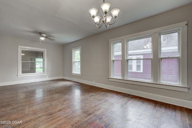 220 N Jackson Avenue, Joplin, MO 64801