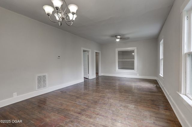 220 N Jackson Avenue, Joplin, MO 64801