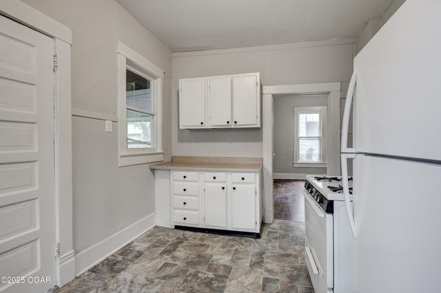 220 N Jackson Avenue, Joplin, MO 64801