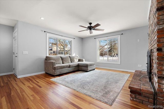 2066 Teaneck Circle, Wixom, MI 48393