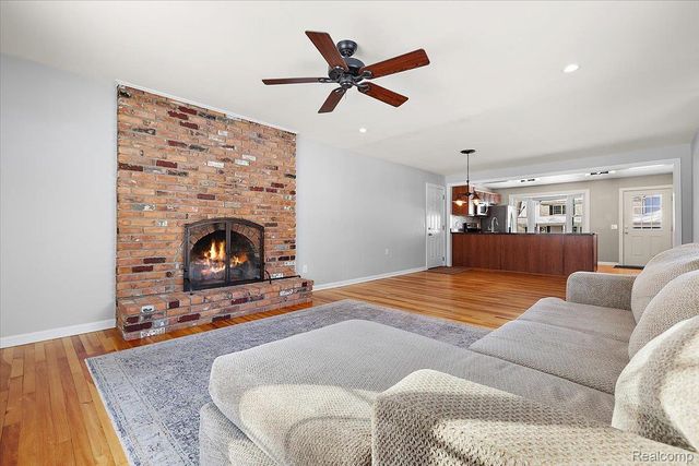 2066 Teaneck Circle, Wixom, MI 48393