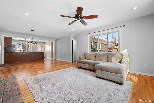 2066 Teaneck Circle, Wixom, MI 48393