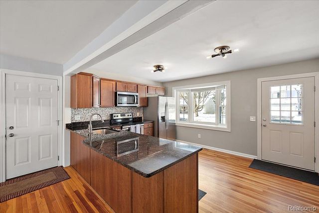 2066 Teaneck Circle, Wixom, MI 48393