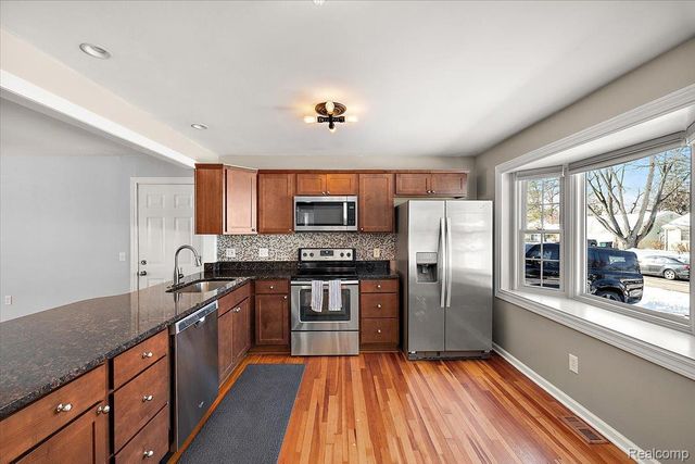 2066 Teaneck Circle, Wixom, MI 48393