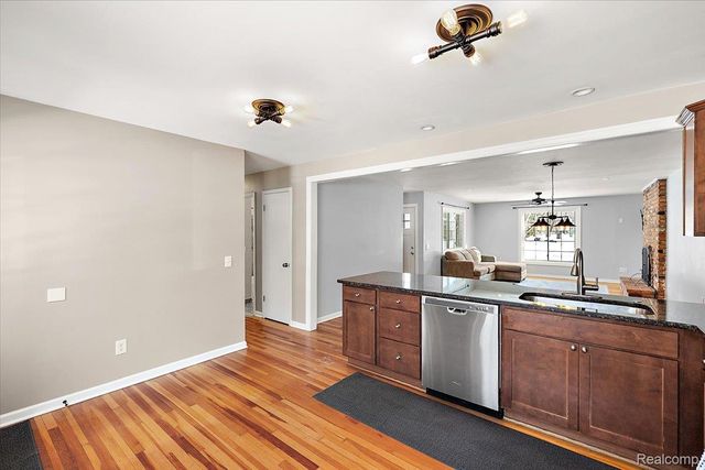 2066 Teaneck Circle, Wixom, MI 48393