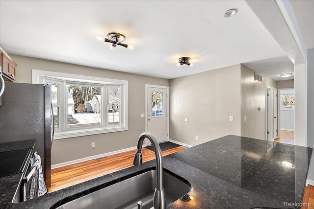 2066 Teaneck Circle, Wixom, MI 48393