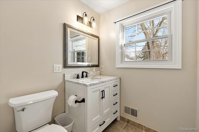 2066 Teaneck Circle, Wixom, MI 48393