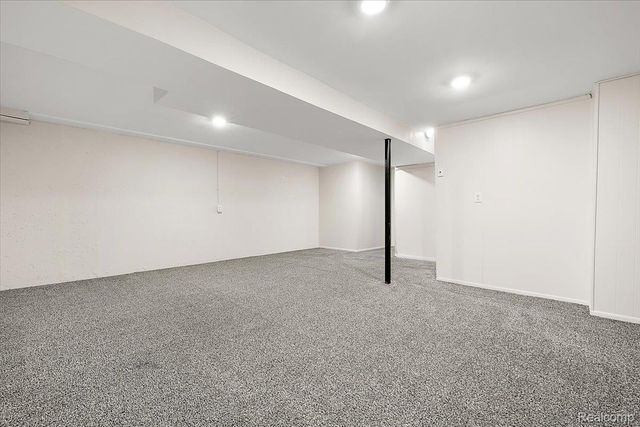 2066 Teaneck Circle, Wixom, MI 48393