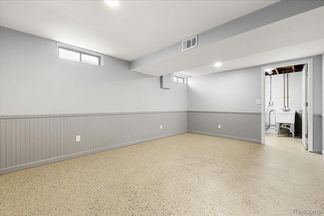 2066 Teaneck Circle, Wixom, MI 48393