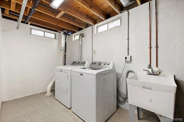 2066 Teaneck Circle, Wixom, MI 48393