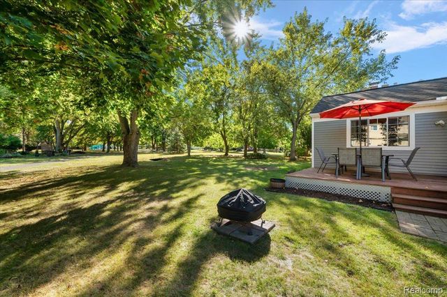 2066 Teaneck Circle, Wixom, MI 48393