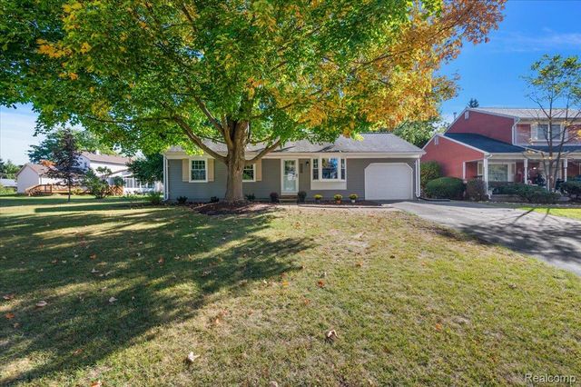 2066 Teaneck Circle, Wixom, MI 48393