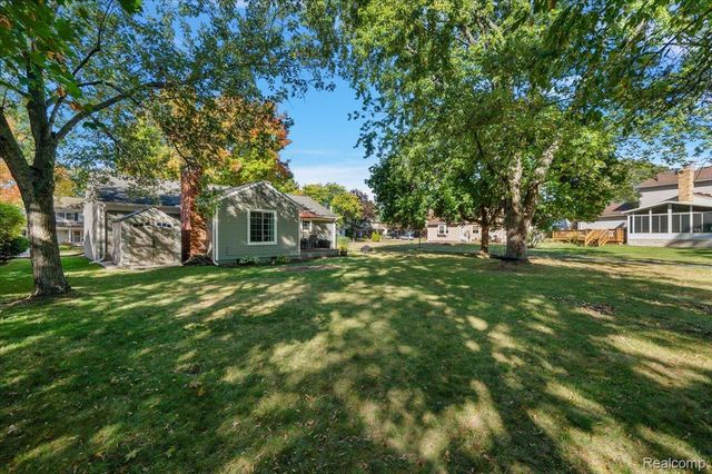 2066 Teaneck Circle, Wixom, MI 48393