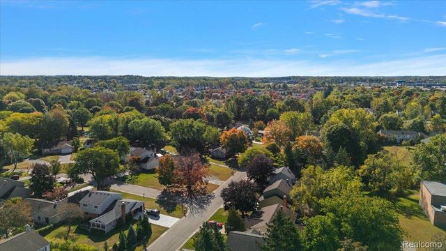 2066 Teaneck Circle, Wixom, MI 48393