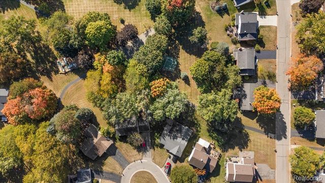 2066 Teaneck Circle, Wixom, MI 48393