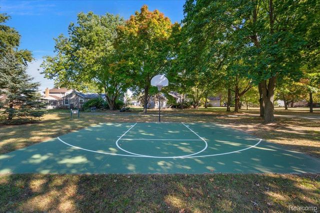 2066 Teaneck Circle, Wixom, MI 48393