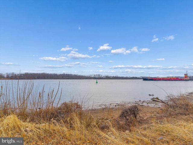 16759 RIVER VIEW CIR, Bristol, PA 19007