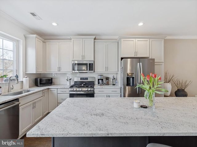 16759 RIVER VIEW CIR, Bristol, PA 19007