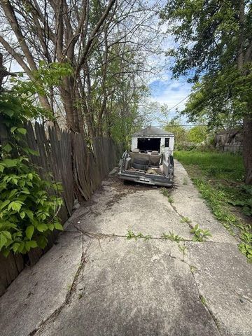 7771 Faust Avenue, Detroit, MI 48228