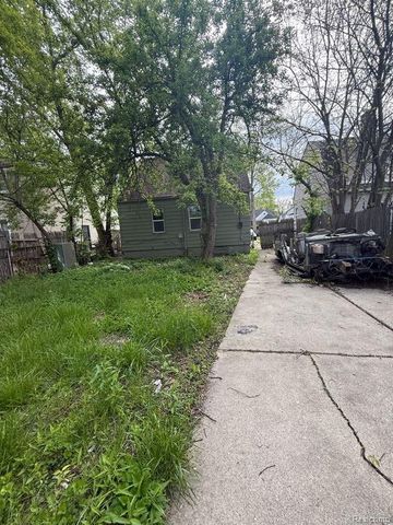 7771 Faust Avenue, Detroit, MI 48228