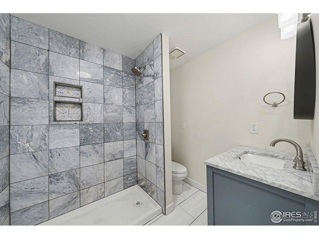 150 Donovan Ct, Longmont, CO 80501