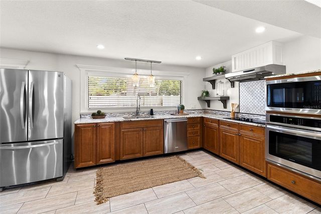 11079 BELLA LOMA DRIVE, Largo, FL 33774