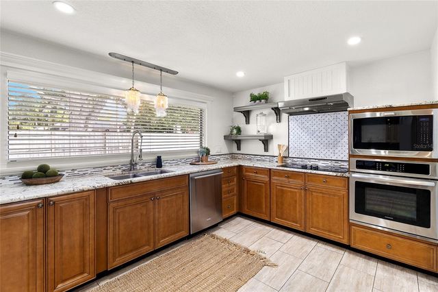 11079 BELLA LOMA DRIVE, Largo, FL 33774