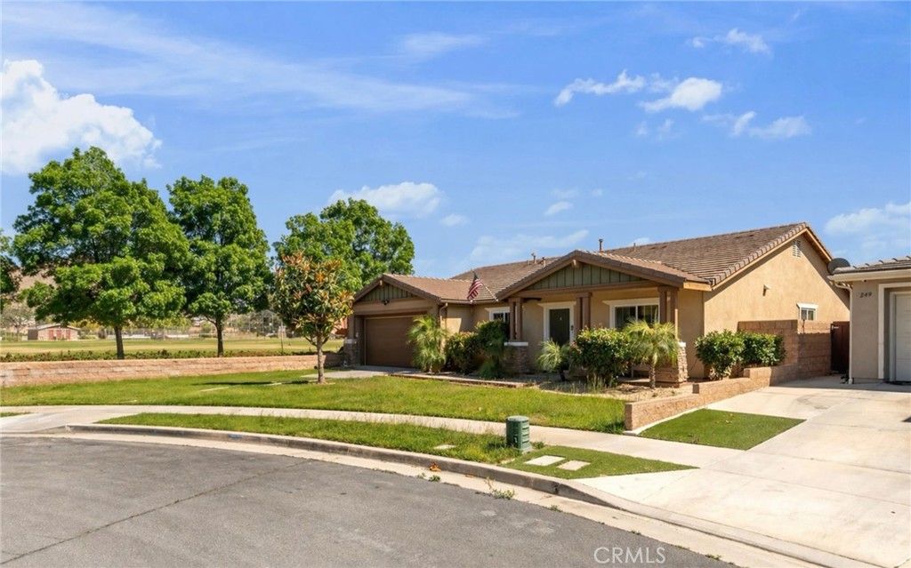 Image 3 of property listing at 279 Alverstone, Hemet, CA 92543