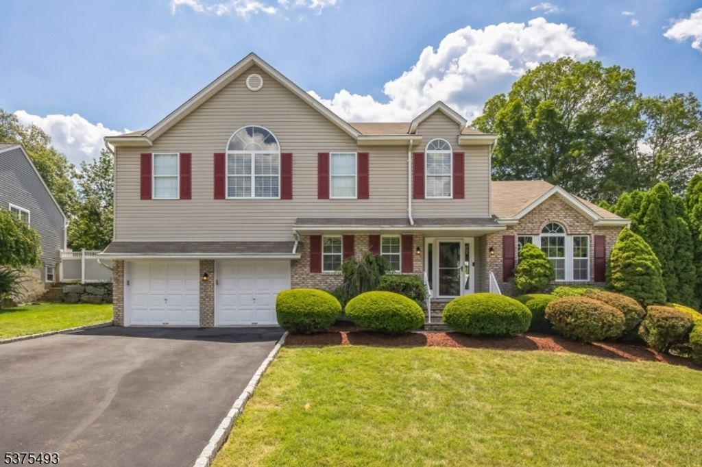 20 Elinora Dr, Wanaque Boro, NJ 07465