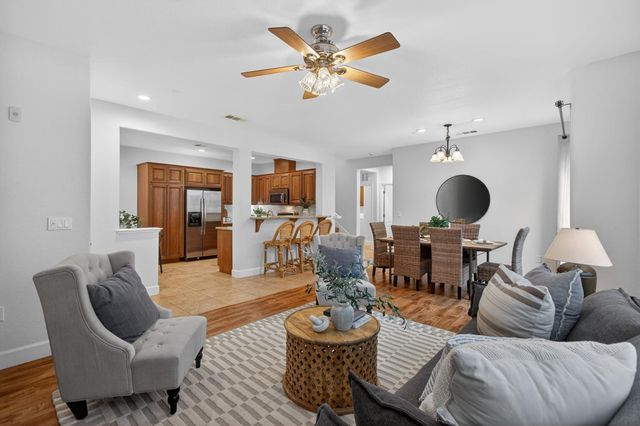 102 Cezanne Ln, Folsom, CA 95630
