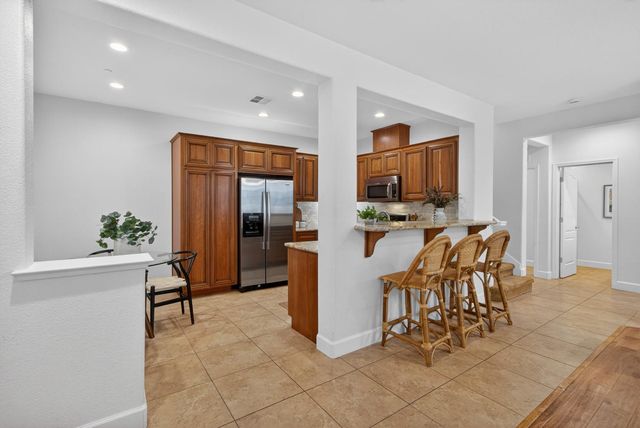 102 Cezanne Ln, Folsom, CA 95630