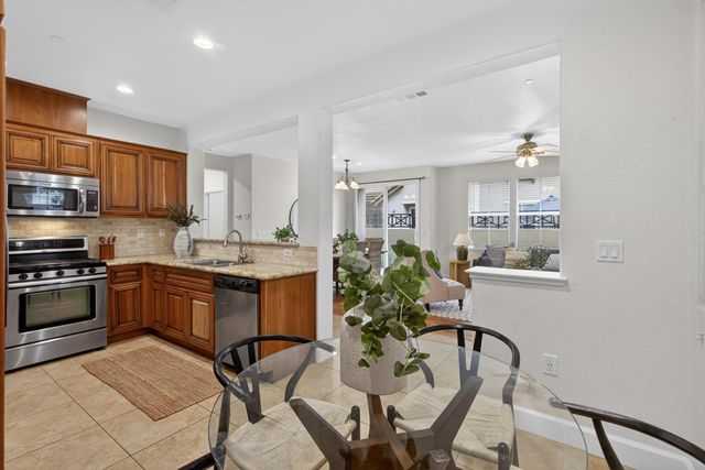 102 Cezanne Ln, Folsom, CA 95630
