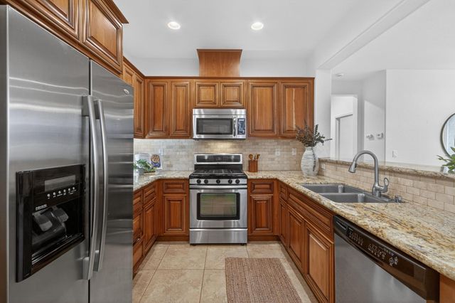 102 Cezanne Ln, Folsom, CA 95630