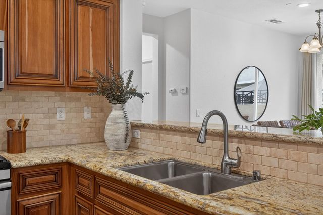 102 Cezanne Ln, Folsom, CA 95630